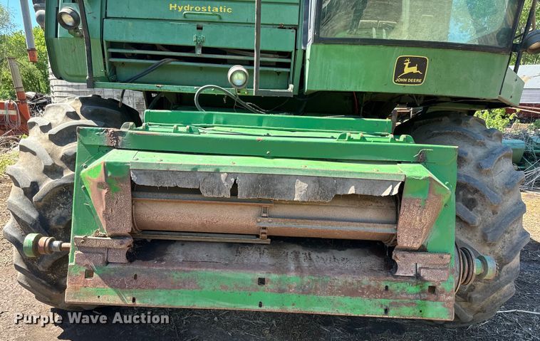 image for item EJ2770 1981 John Deere 7720 combine