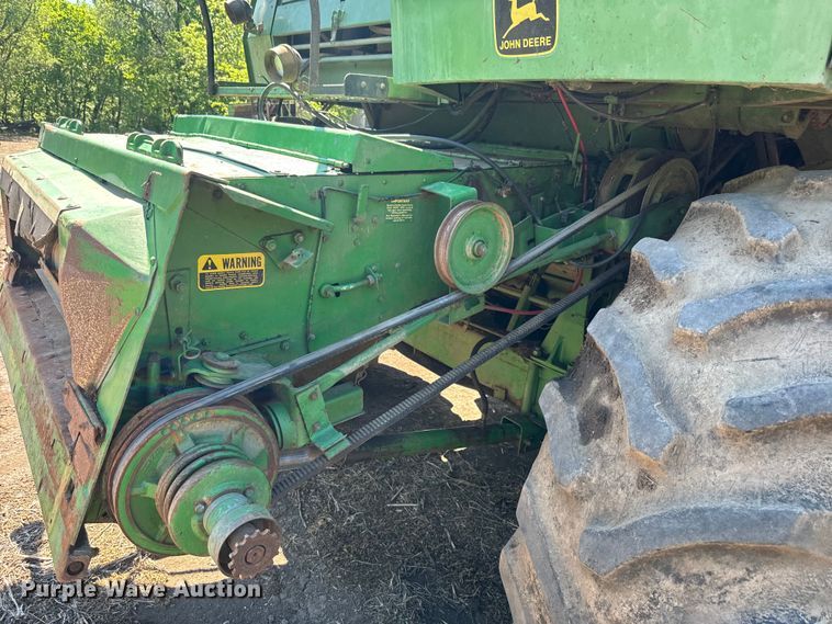 image for item EJ2770 1981 John Deere 7720 combine