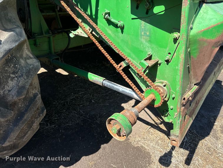 image for item EJ2770 1981 John Deere 7720 combine