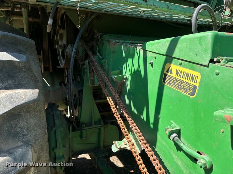 image for item EJ2770 1981 John Deere 7720 combine