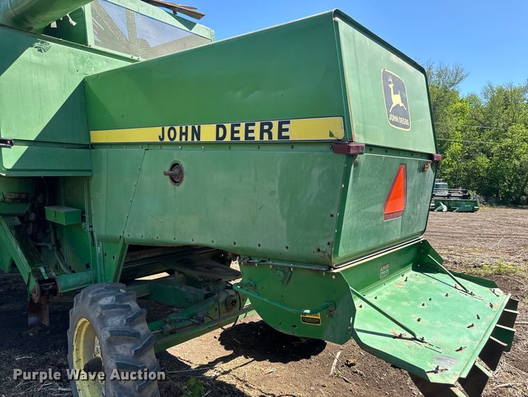 image for item EJ2770 1981 John Deere 7720 combine