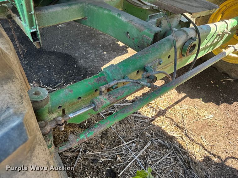image for item EJ2770 1981 John Deere 7720 combine