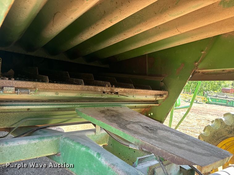 image for item EJ2770 1981 John Deere 7720 combine