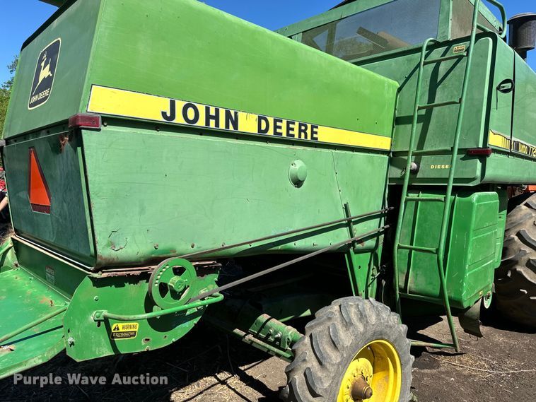 image for item EJ2770 1981 John Deere 7720 combine