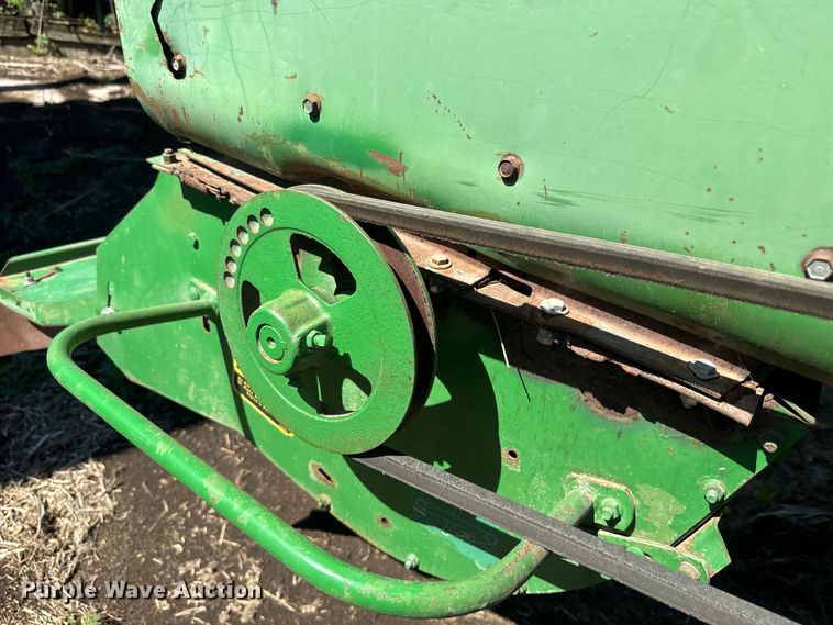 image for item EJ2770 1981 John Deere 7720 combine