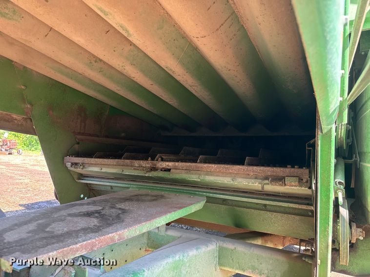 image for item EJ2770 1981 John Deere 7720 combine