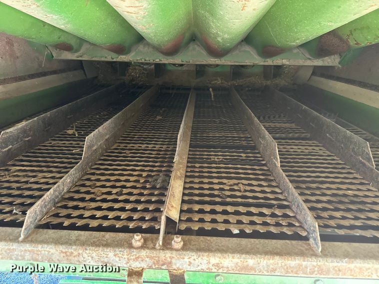 image for item EJ2770 1981 John Deere 7720 combine