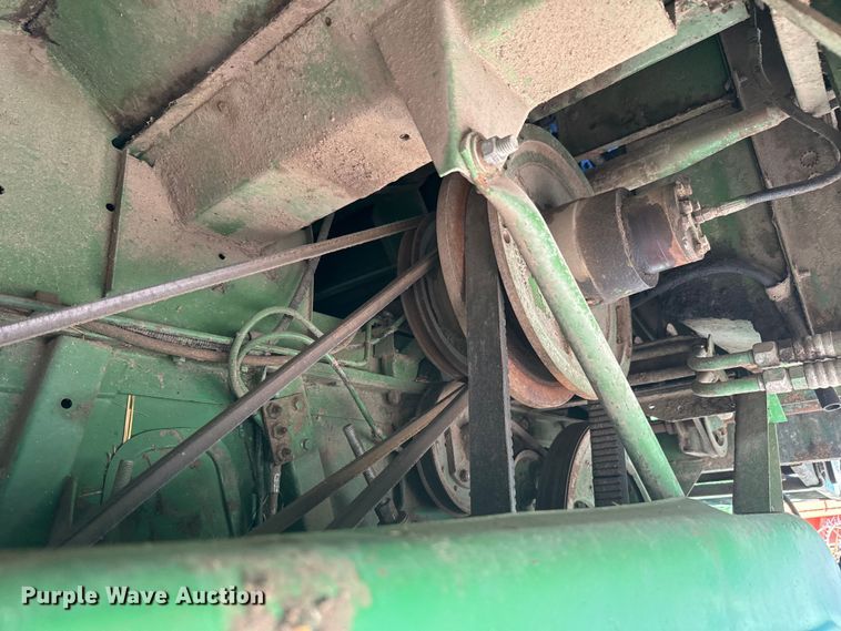 image for item EJ2770 1981 John Deere 7720 combine