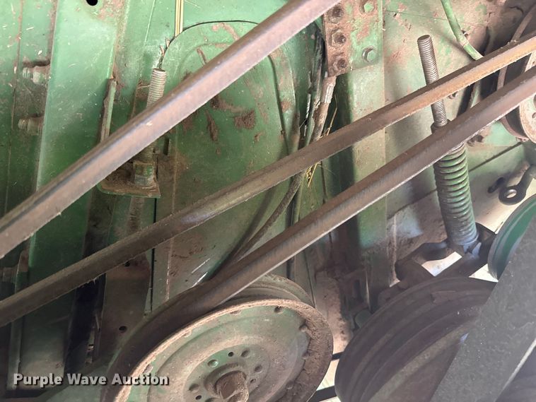 image for item EJ2770 1981 John Deere 7720 combine