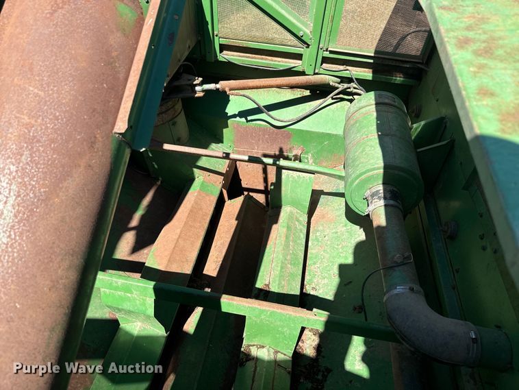 image for item EJ2770 1981 John Deere 7720 combine