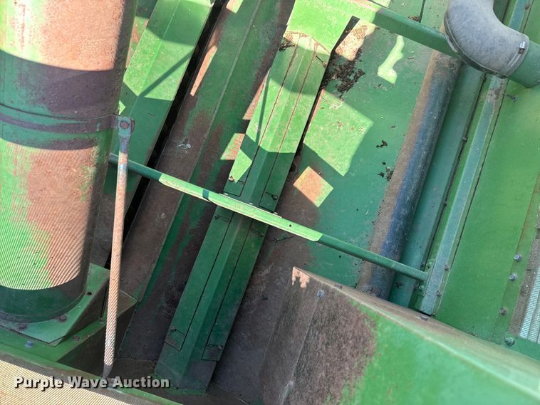 image for item EJ2770 1981 John Deere 7720 combine