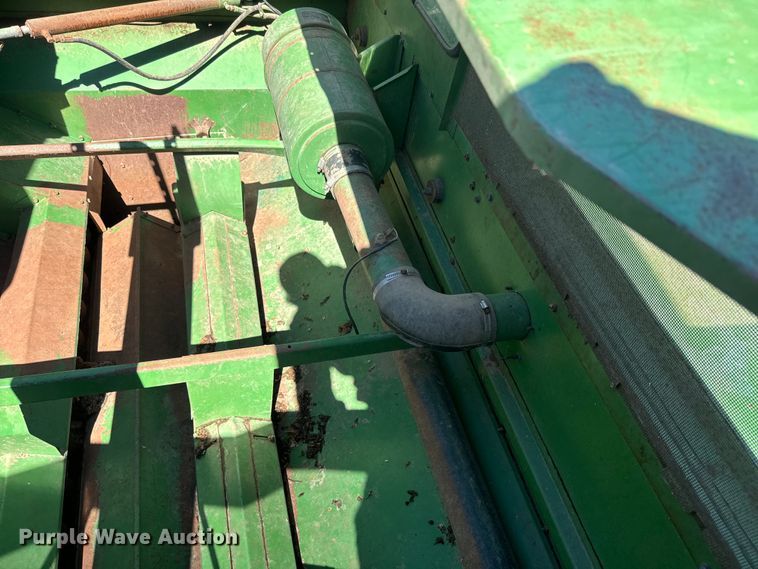 image for item EJ2770 1981 John Deere 7720 combine