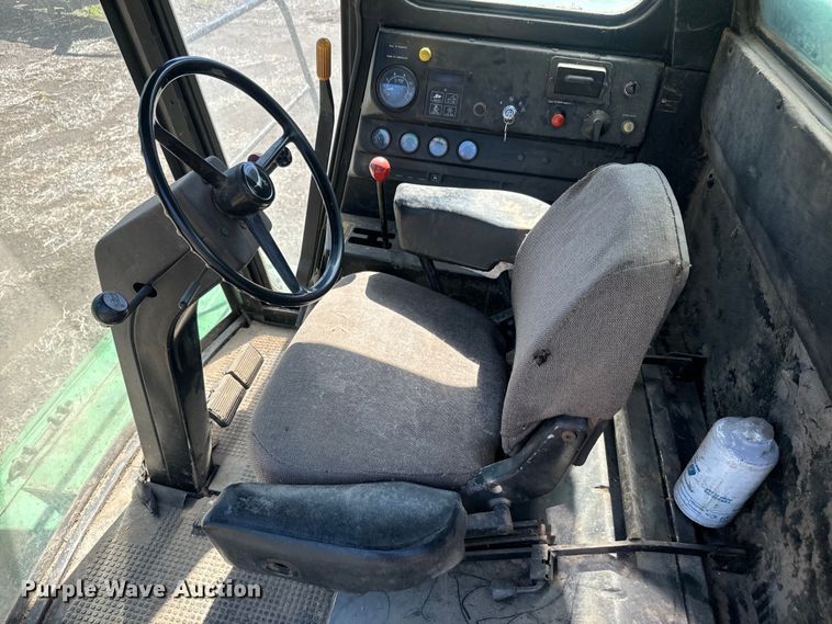 image for item EJ2770 1981 John Deere 7720 combine