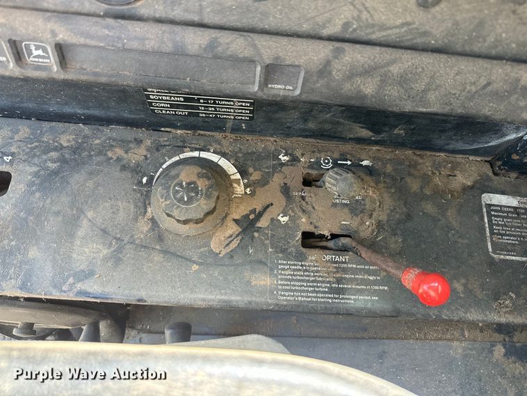 image for item EJ2770 1981 John Deere 7720 combine