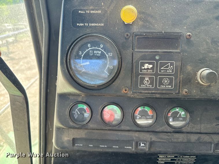 image for item EJ2770 1981 John Deere 7720 combine