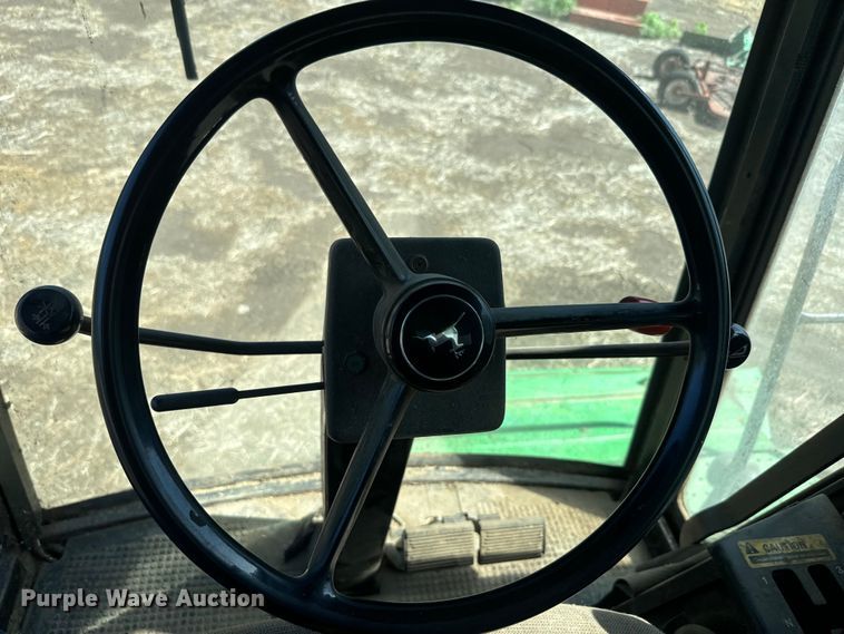 image for item EJ2770 1981 John Deere 7720 combine