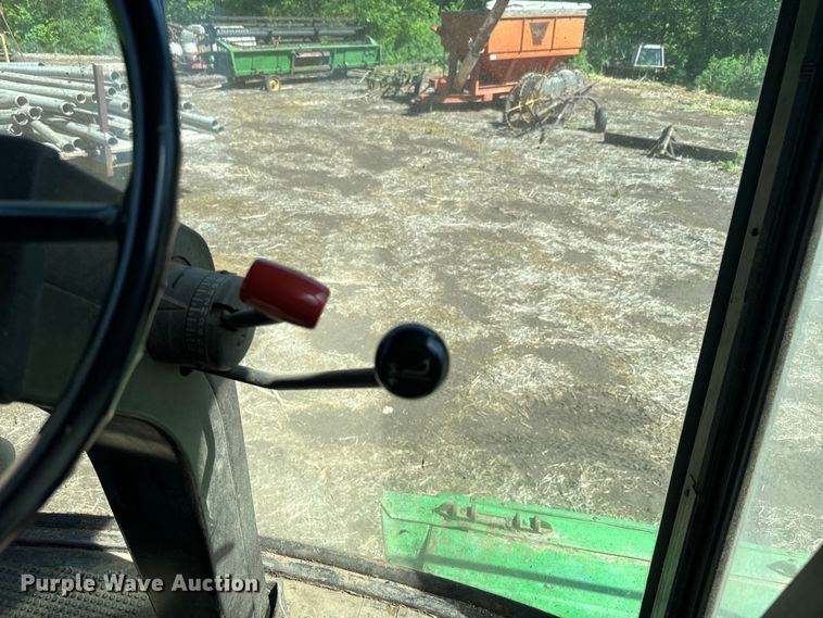 image for item EJ2770 1981 John Deere 7720 combine