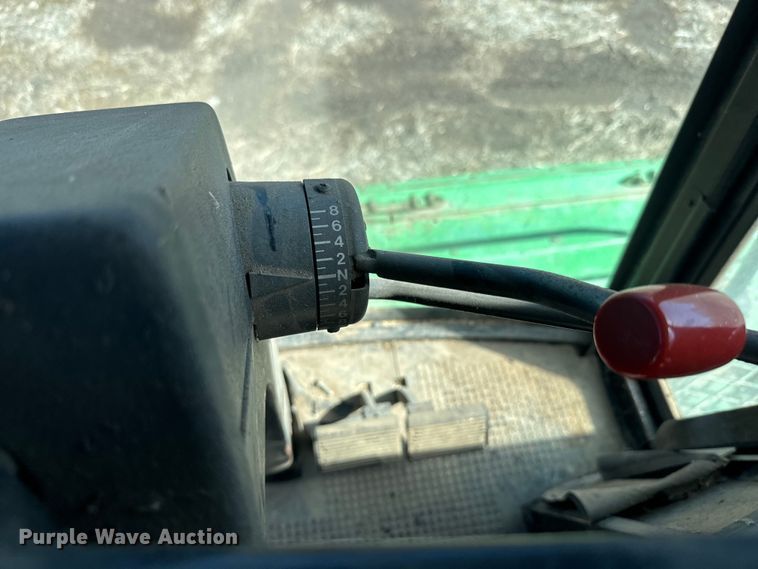 image for item EJ2770 1981 John Deere 7720 combine