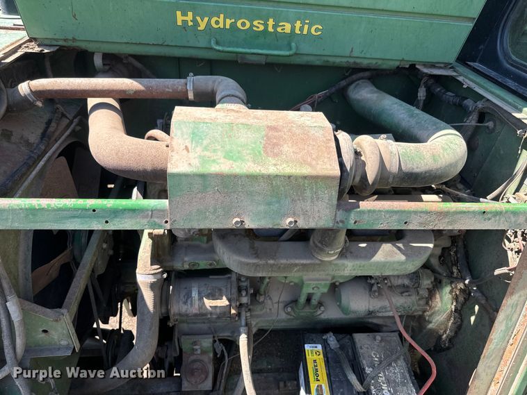 image for item EJ2770 1981 John Deere 7720 combine