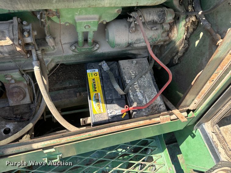 image for item EJ2770 1981 John Deere 7720 combine