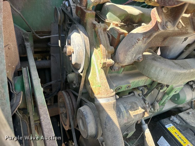 image for item EJ2770 1981 John Deere 7720 combine