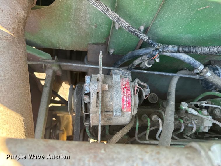 image for item EJ2770 1981 John Deere 7720 combine