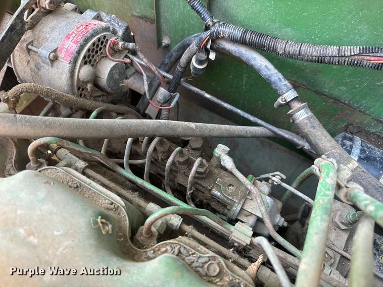 image for item EJ2770 1981 John Deere 7720 combine