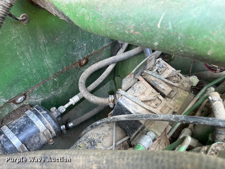 image for item EJ2770 1981 John Deere 7720 combine