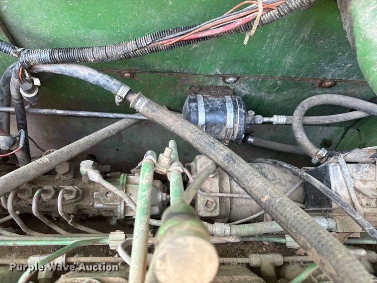 image for item EJ2770 1981 John Deere 7720 combine