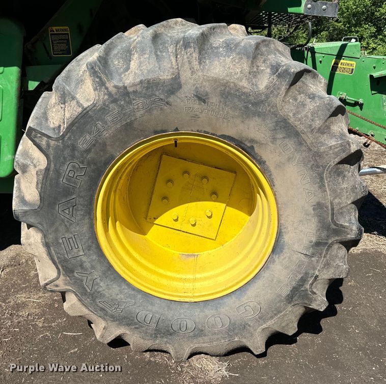 image for item EJ2770 1981 John Deere 7720 combine