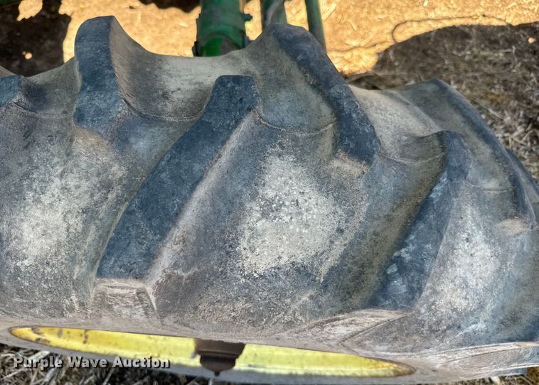 image for item EJ2770 1981 John Deere 7720 combine