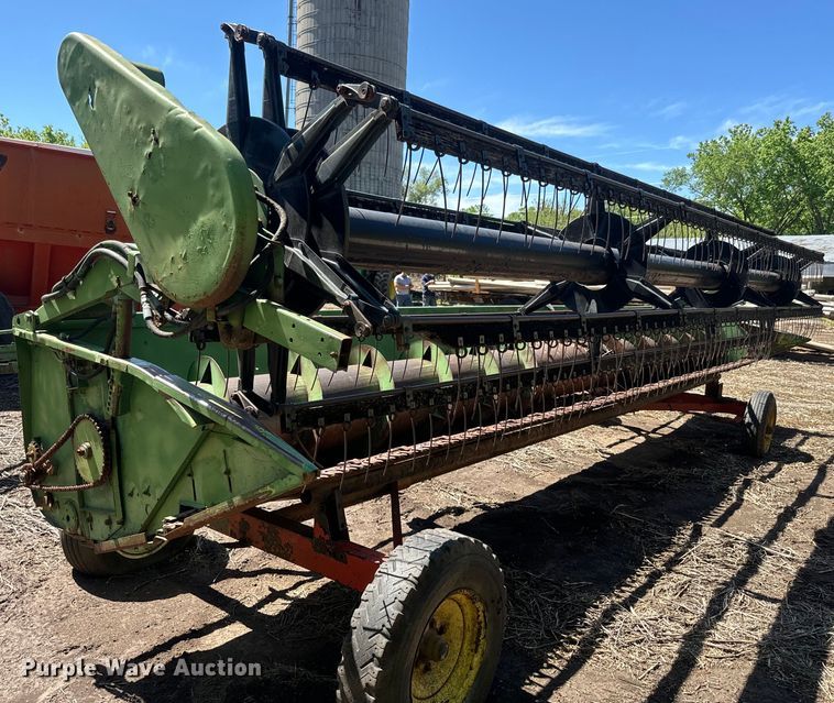 image for item EJ2770 1981 John Deere 7720 combine