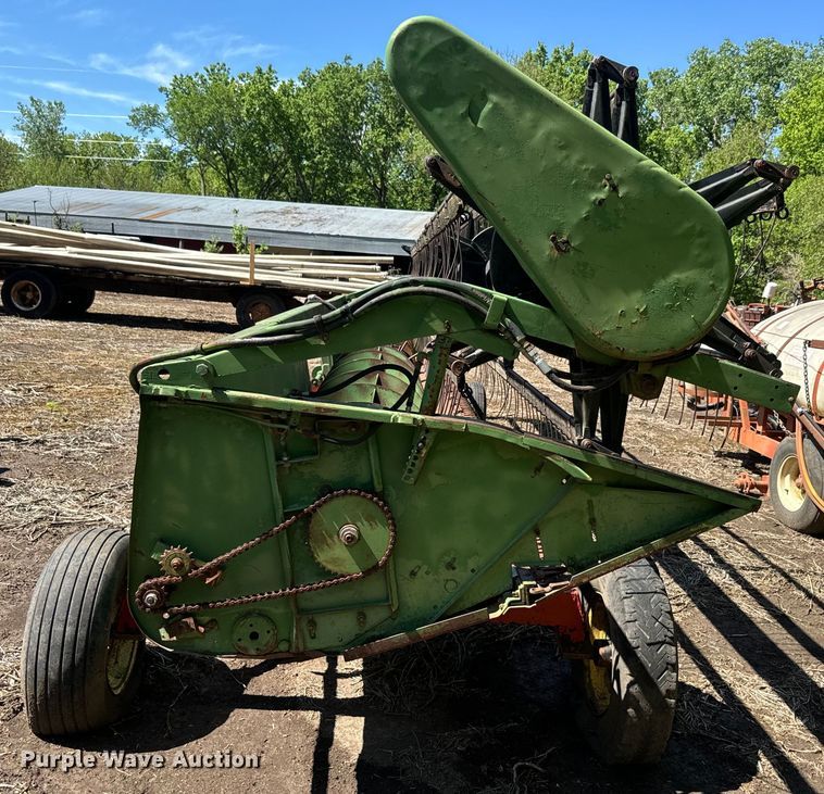 image for item EJ2770 1981 John Deere 7720 combine