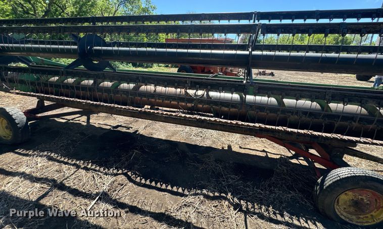 image for item EJ2770 1981 John Deere 7720 combine