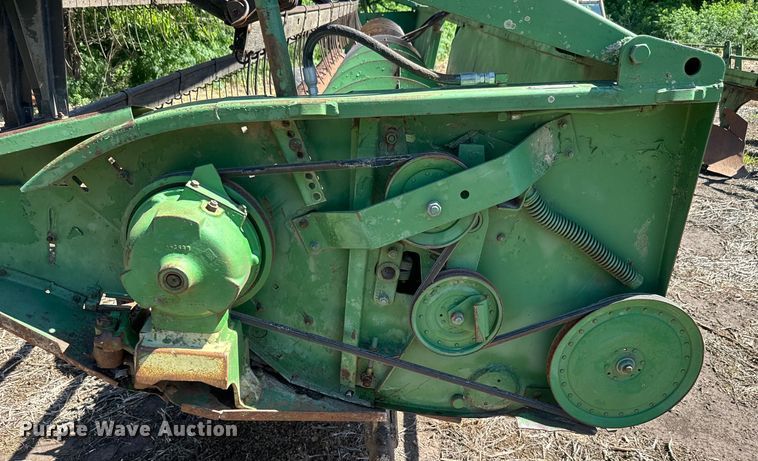 image for item EJ2770 1981 John Deere 7720 combine