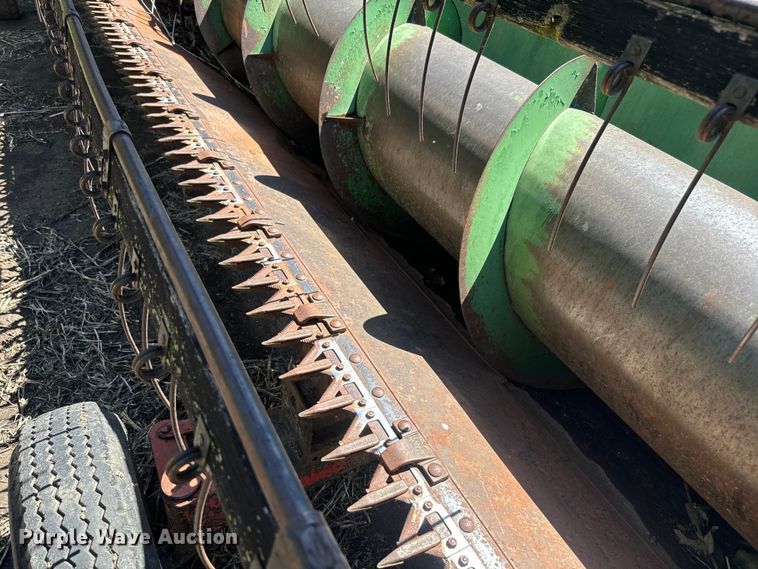 image for item EJ2770 1981 John Deere 7720 combine