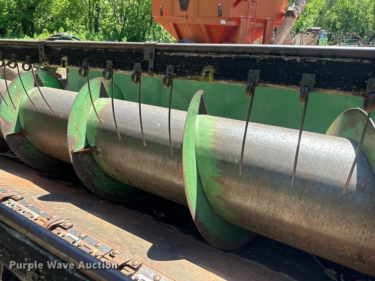 image for item EJ2770 1981 John Deere 7720 combine