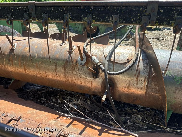 image for item EJ2770 1981 John Deere 7720 combine