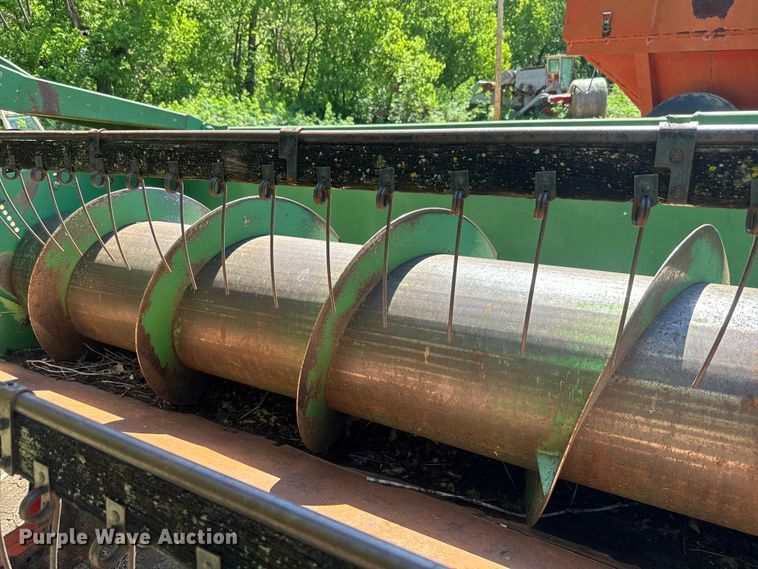 image for item EJ2770 1981 John Deere 7720 combine