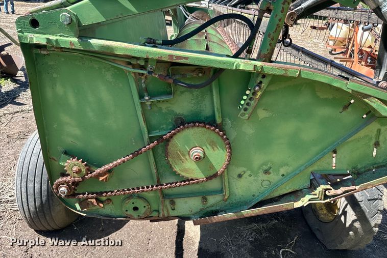 image for item EJ2770 1981 John Deere 7720 combine