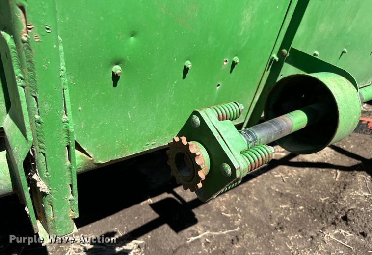 image for item EJ2770 1981 John Deere 7720 combine