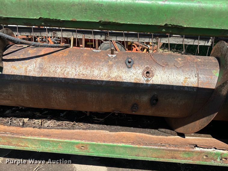 image for item EJ2770 1981 John Deere 7720 combine