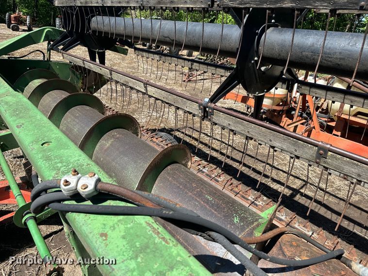 image for item EJ2770 1981 John Deere 7720 combine