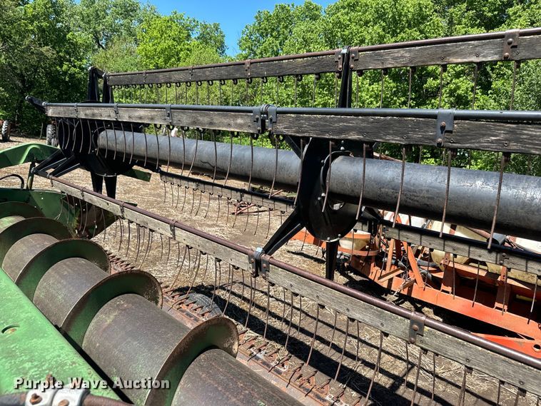 image for item EJ2770 1981 John Deere 7720 combine