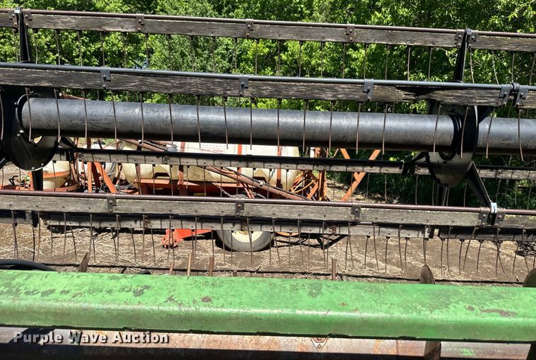 image for item EJ2770 1981 John Deere 7720 combine