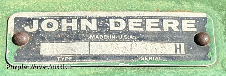 image for item EJ2770 1981 John Deere 7720 combine