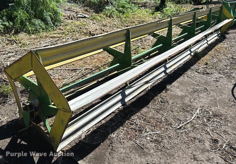 image for item EJ2770 1981 John Deere 7720 combine