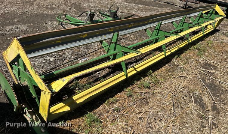 image for item EJ2770 1981 John Deere 7720 combine