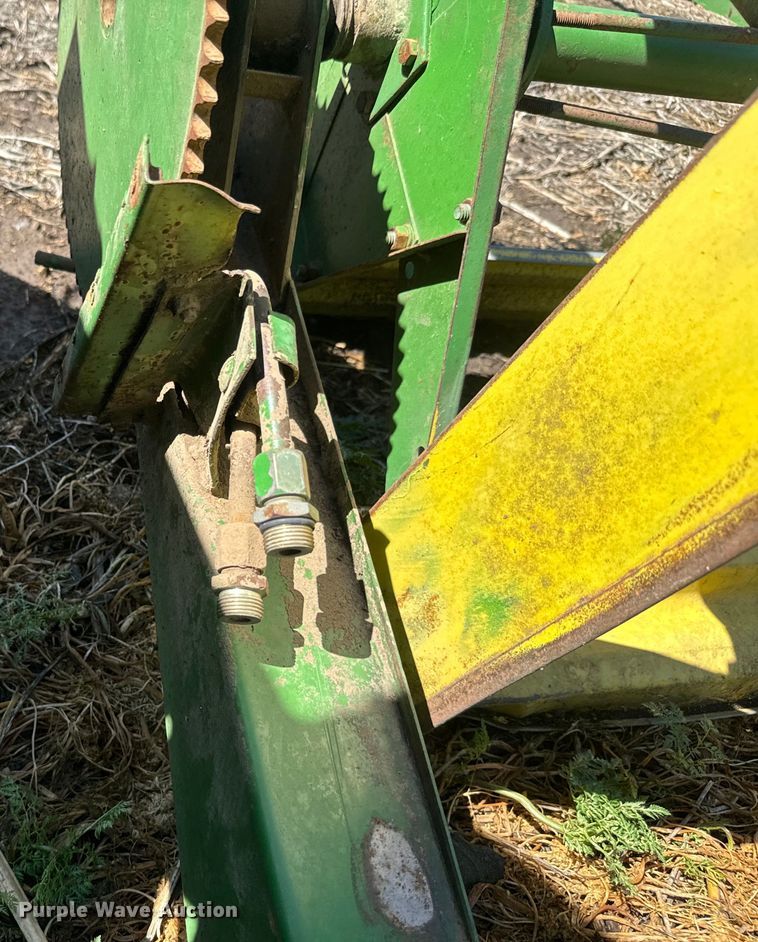 image for item EJ2770 1981 John Deere 7720 combine