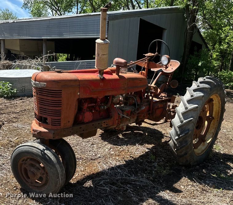 image for item EJ2772 International Harvester Farmall H tractor